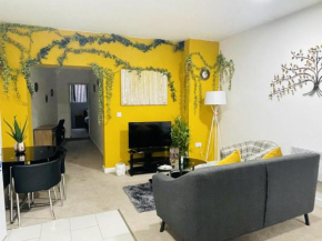Jungle themed 2-Bed Apartment